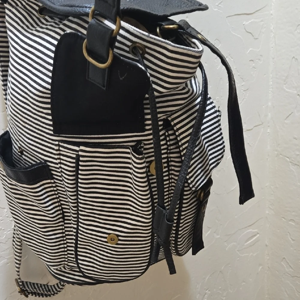 Expressions Chic Black and White Tote